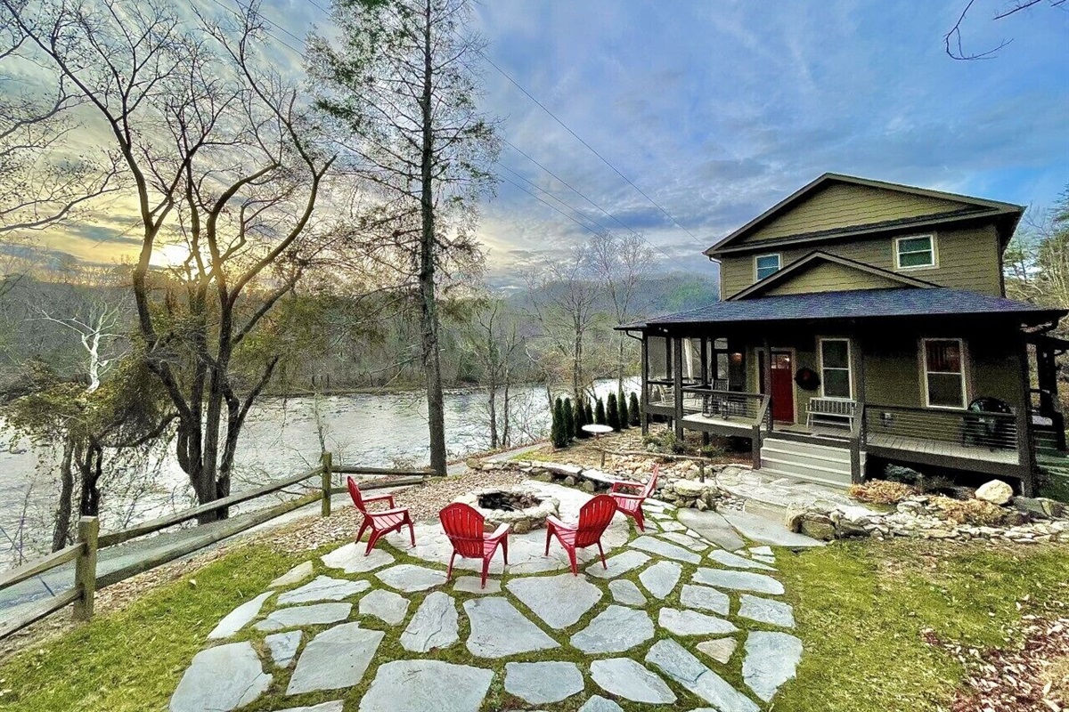 Fire Pit Beside the Red Gate Cottage--what a view!