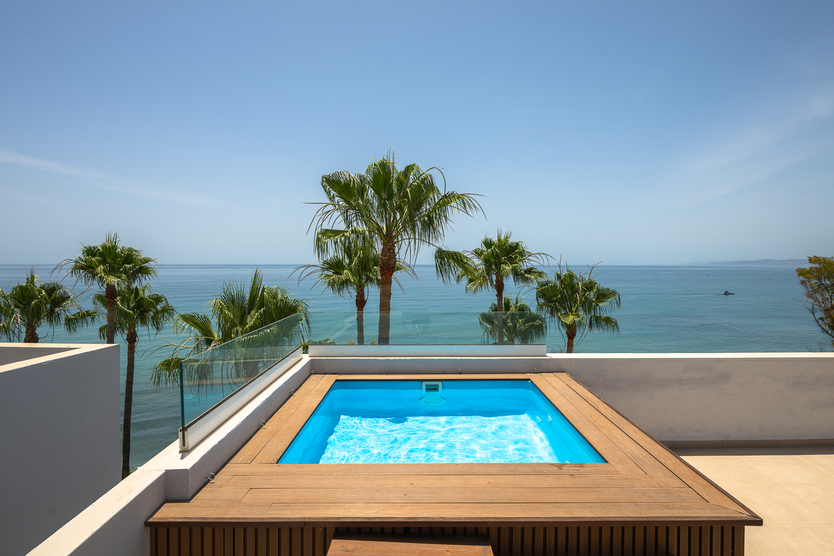 Private plunge pool