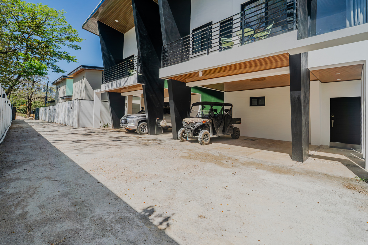 Both houses from the driveway. Parking for the whole group.