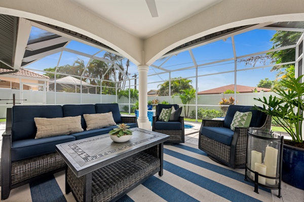 Heated Pool w/ Outdoor Seating *SMART TV OUTSIDE