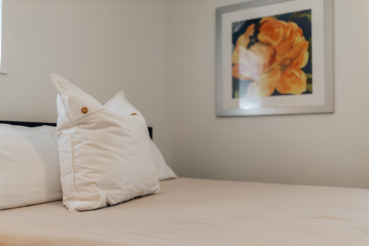 high quality bed and pillow, linens