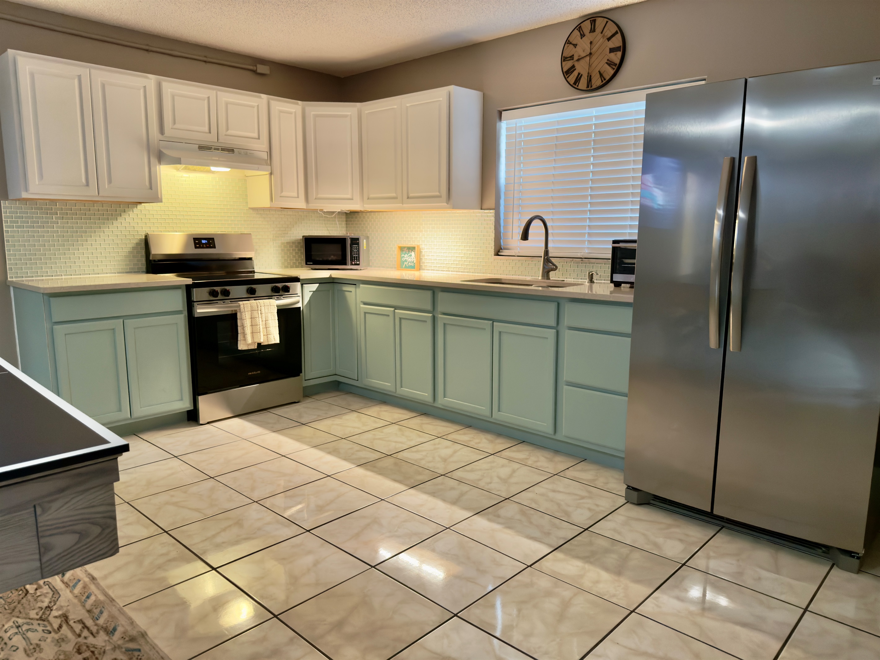This spacious, fully-equipped kitchen combines stylish design with everyday functionality—perfect for everything from a sunrise coffee routine to a full family dinner after a day exploring.