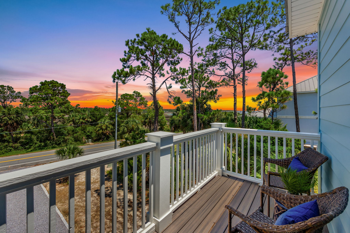 Watch spectacular sunrises over the Lagoon from the upper front deck—the perfect place to start the morning.