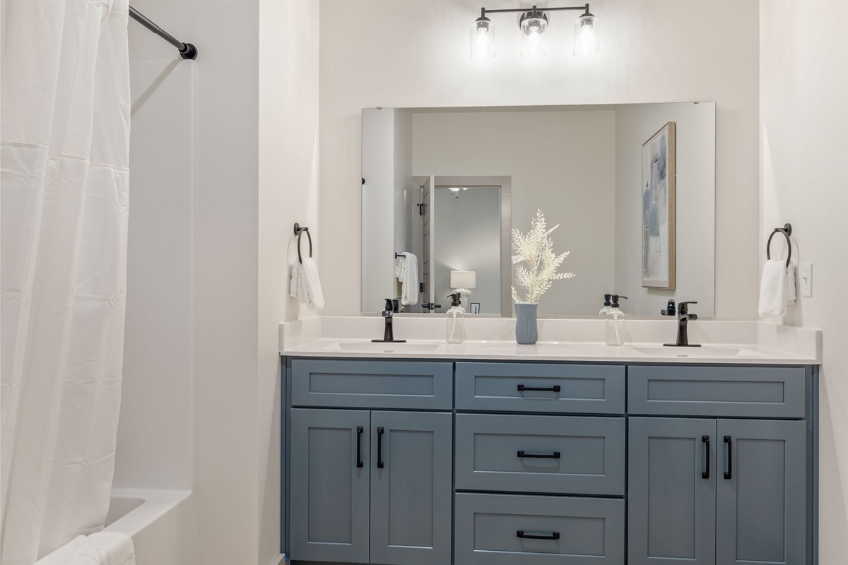 Lower level ensuite bathroom #6 w/ shower