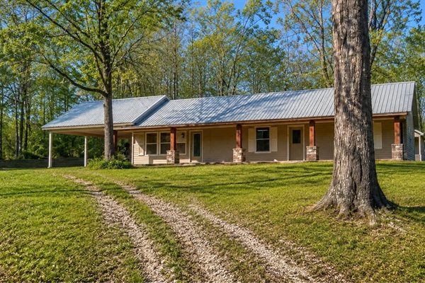 Plenty of Parking with our half circle drive, 2 car covered carport with an additional uncovered parking spot. For our mid-long term guests, we do have additional parking if you are traveling with equipment or a van/truck.