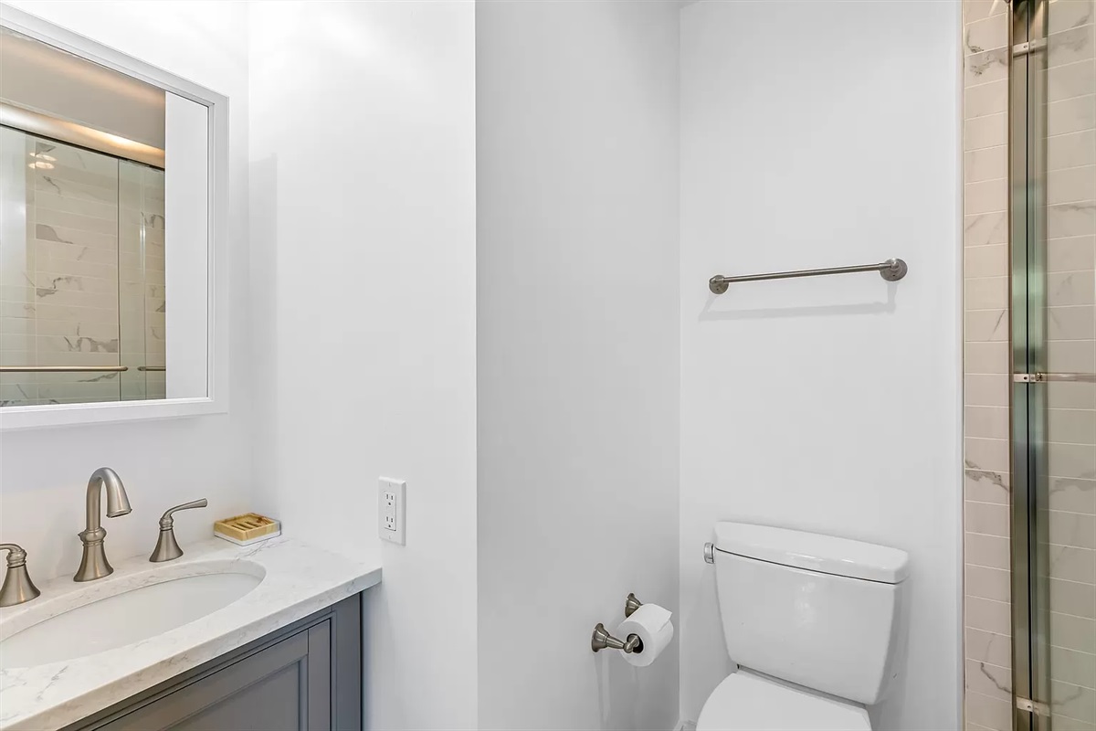 Full ensuite bathroom with shower