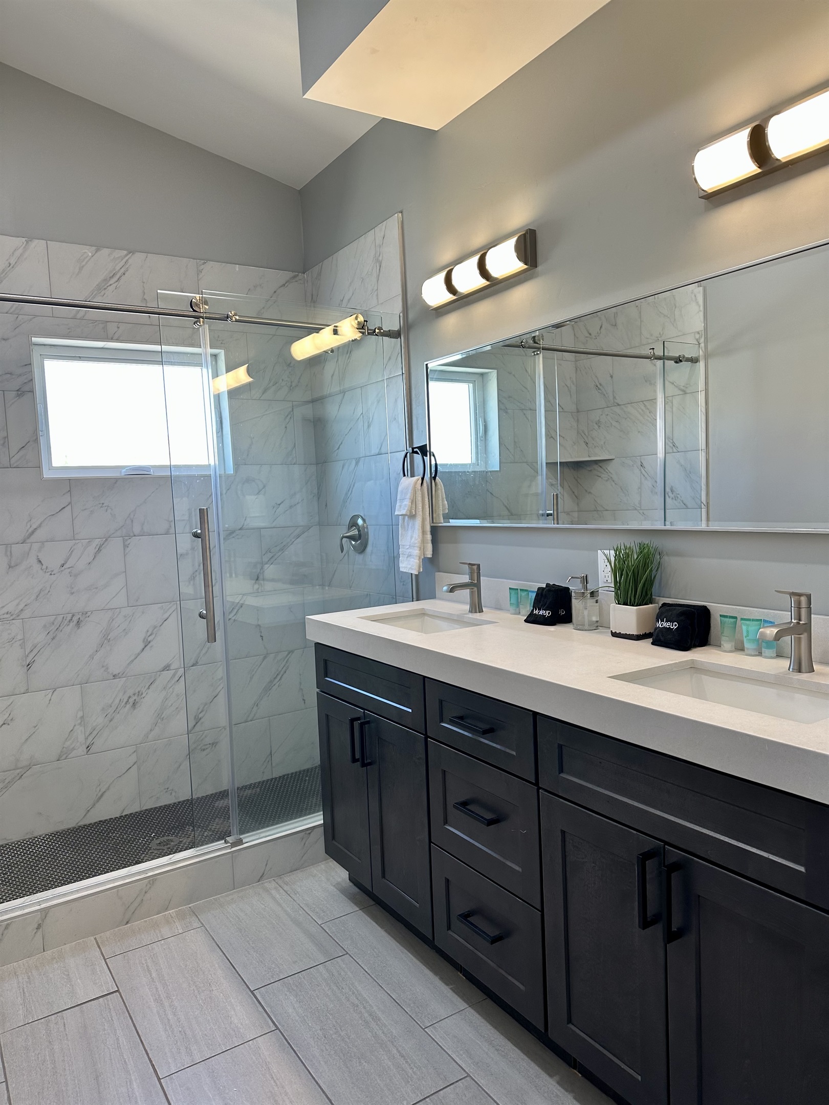Guest Suite Bath 2
