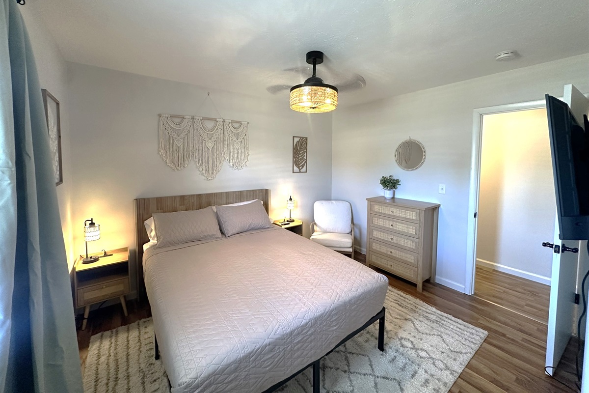 Queen bed, ceiling fan, closet and 43" smart TV