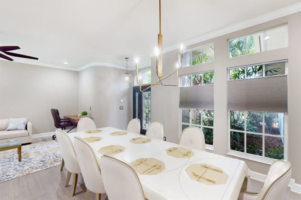 Open dining space perfect for easy entertaining.