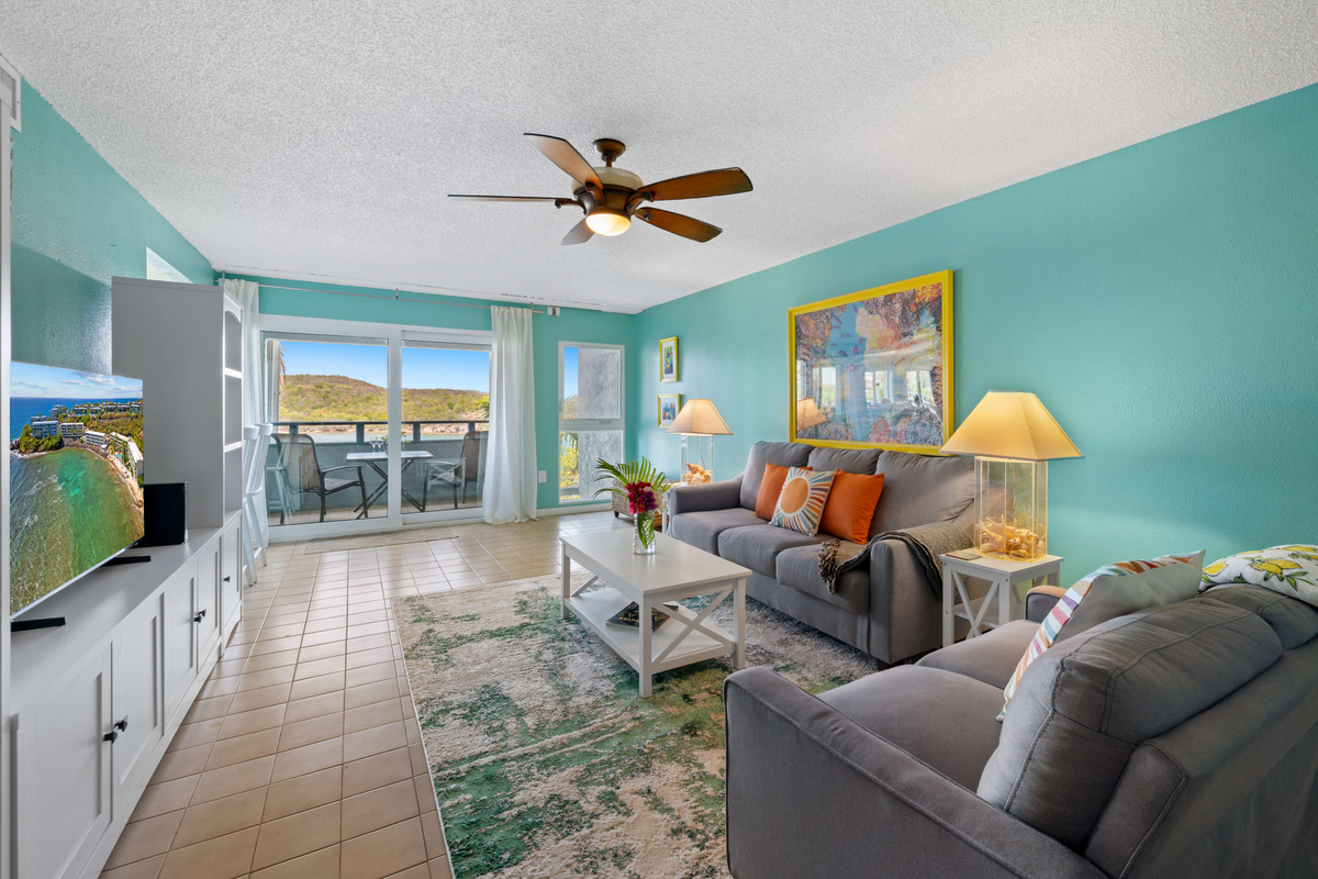 Open the doors and let the Caribbean views become part of the living space.
