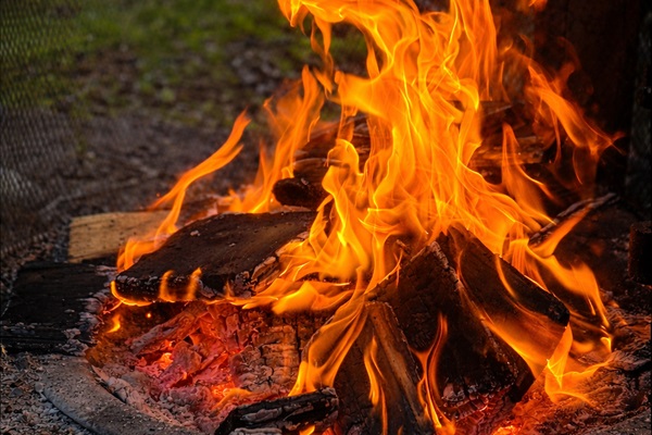 Classic campfire ready for roasting marshmallows
