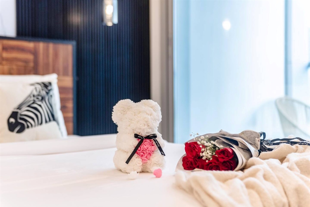 A place perfect for a special getaway, this cozy retreat sets the scene for unforgettable moments together