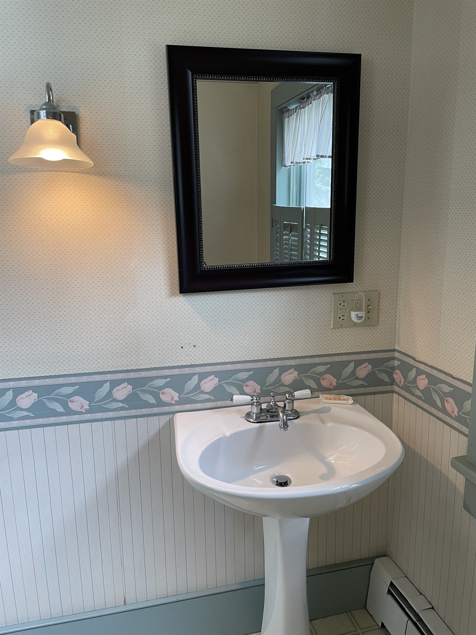 Ensuite bath with shower