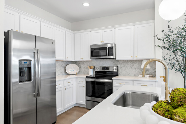 Cook, gather, and feel right at home in our fully stocked kitchen! Everything is brand new and thoughtfully provided, with all the essentials you need to prepare anything from a quick breakfast to a family dinner.
