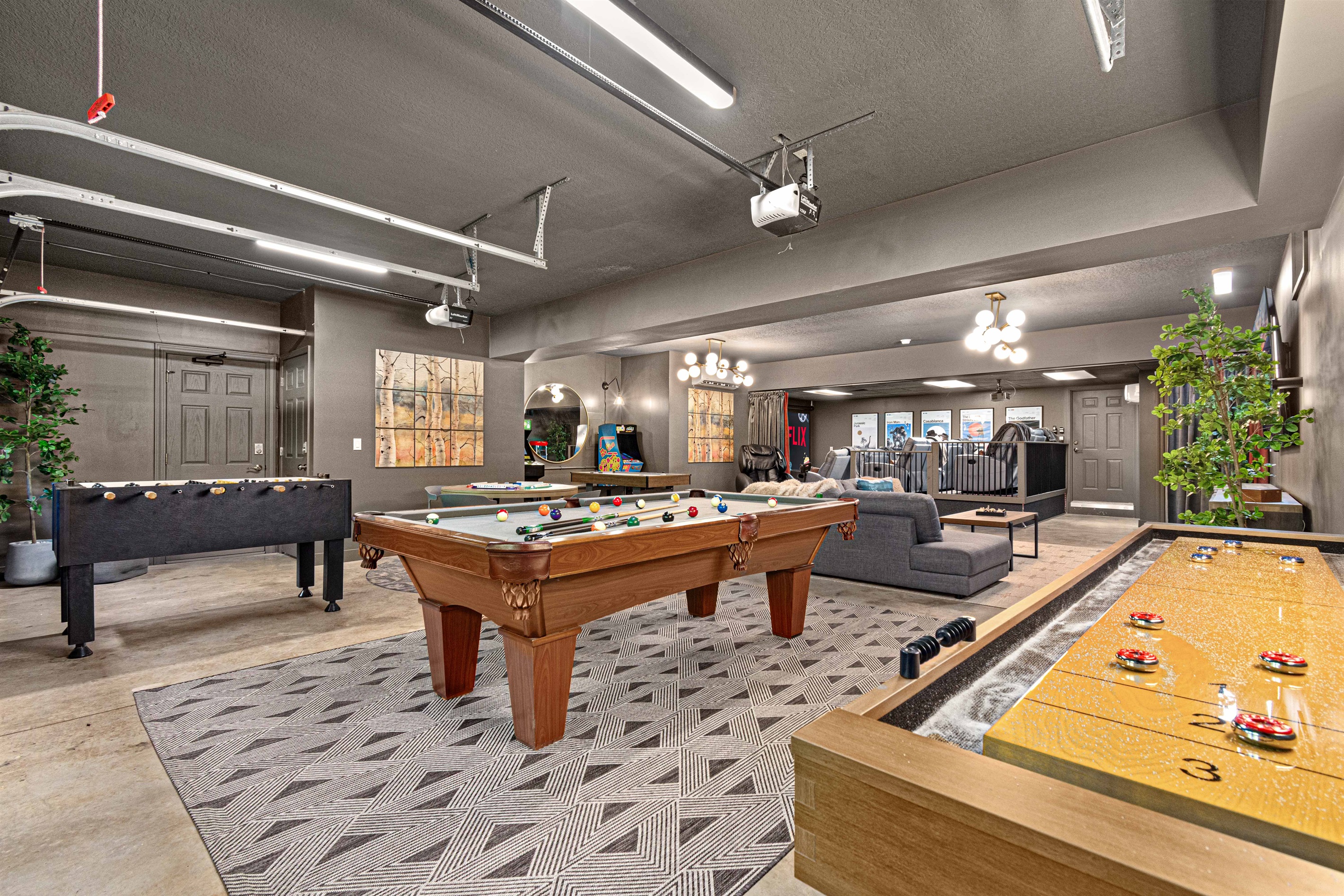 Challenge your crew to pool, foosball, air hockey, shuffleboard, or arcade favorites — there’s a game for everyone in this entertainment-packed space.