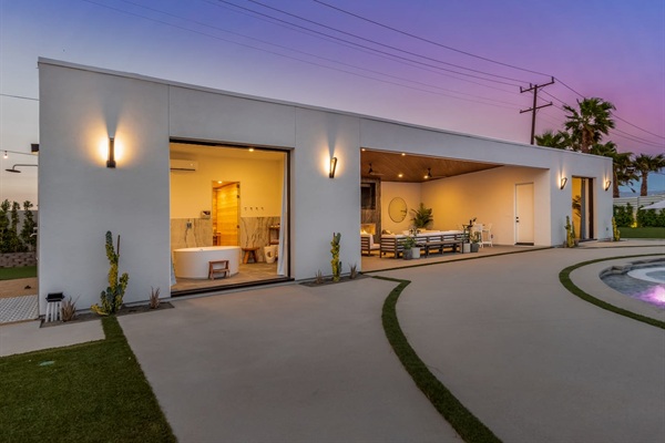 Guesthouse with lounge, private spa and casita bedroom