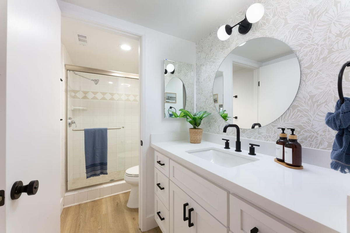 Partially remodeled bathroom offers new quartz countertop and new cabinets