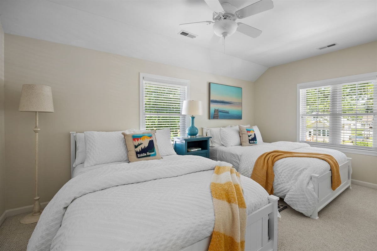 Double bedroom with 2 full beds. Ideal for families.