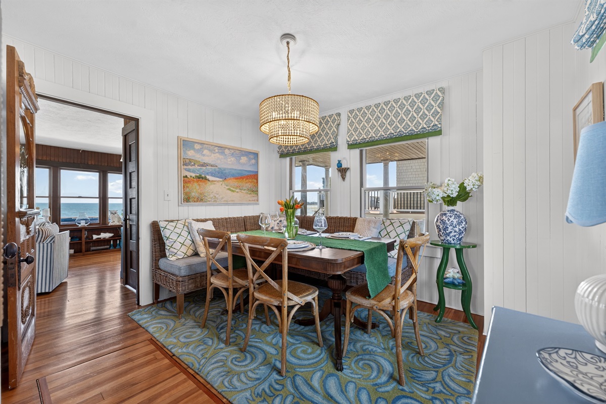 Gather around this spacious dining table with seating for 8, perfect for shared meals and meaningful moments. 🍽️