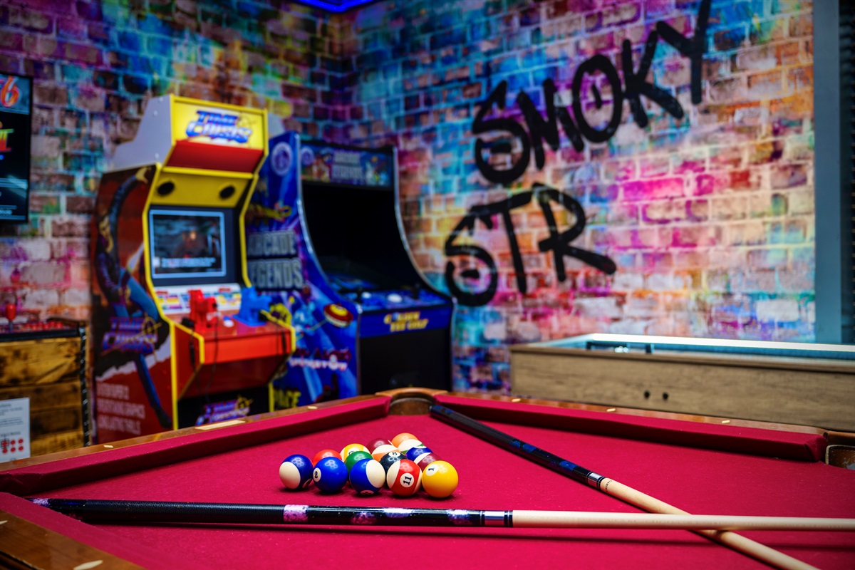 SmokySTR welcomes you to our epic game room design
