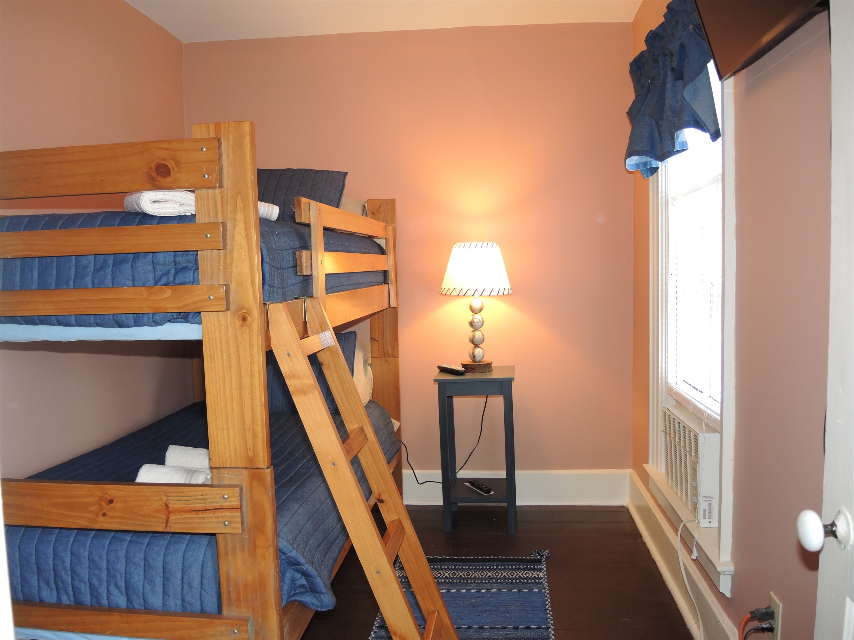 Doyle House - 2nd floor Bunkbeds