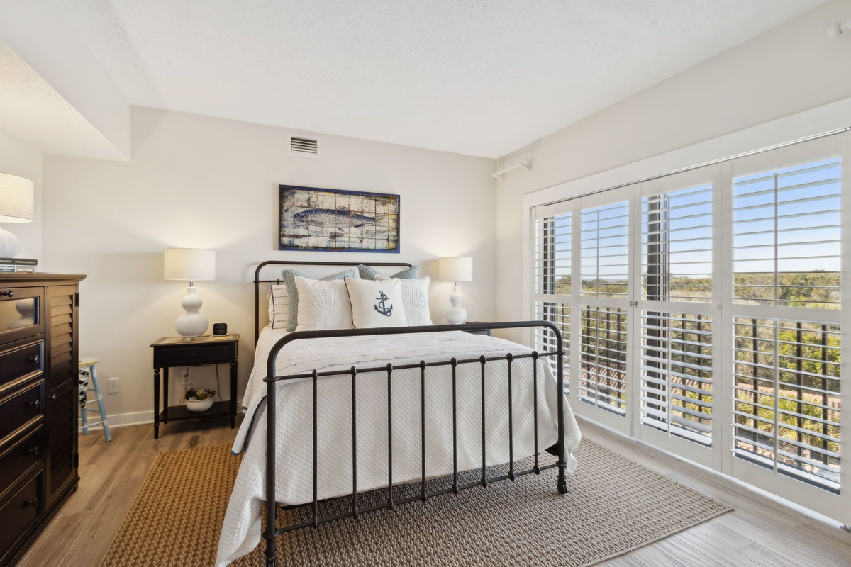 Queen Bedroom-The mattress will float your dreams away! Balcony-Ocean & River