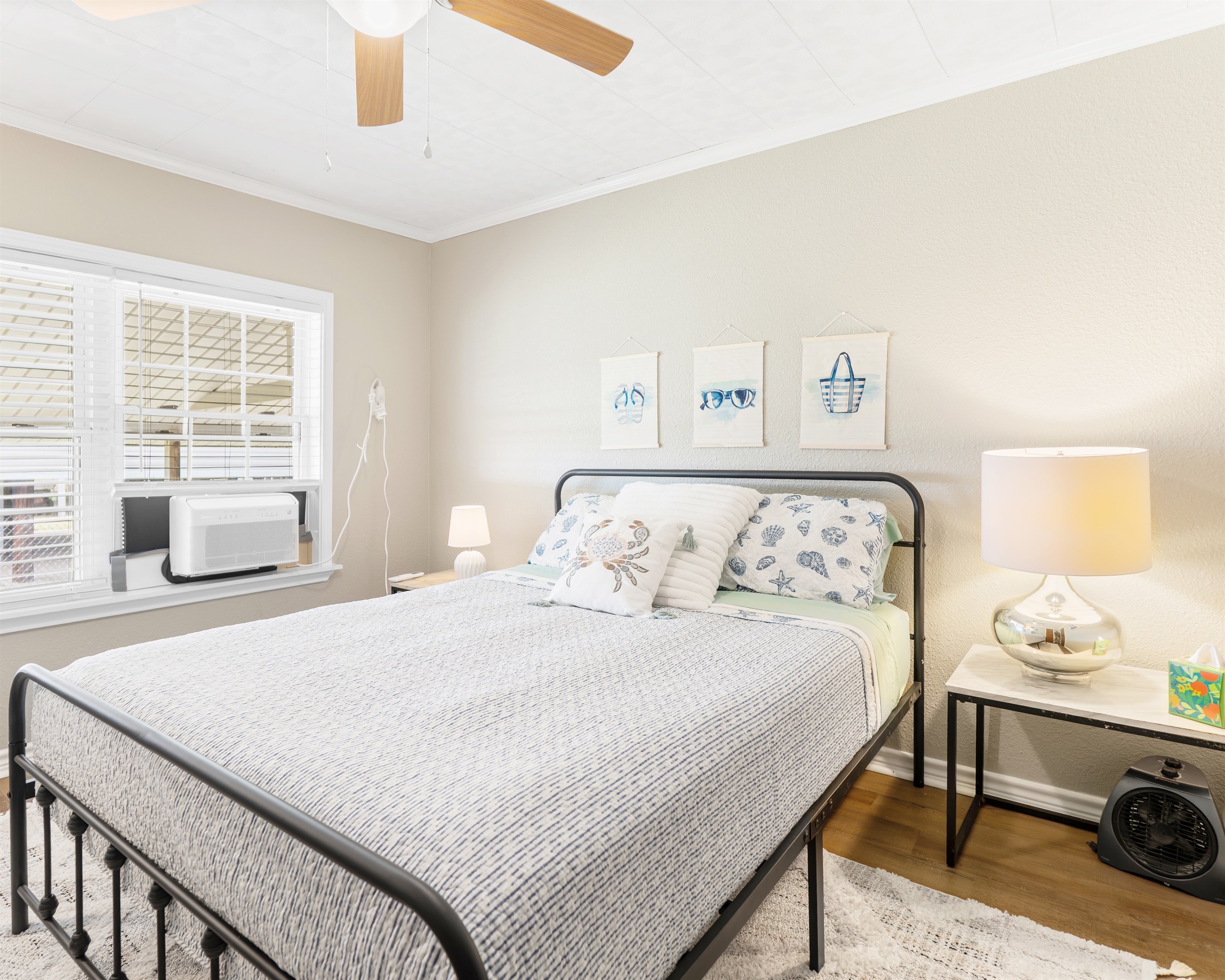 queen bedroom