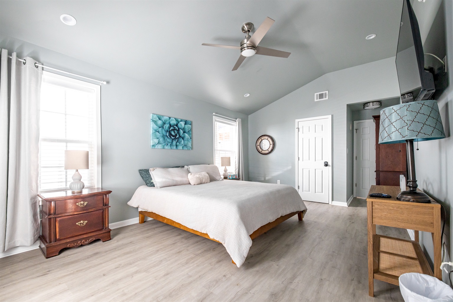 Large bedroom with king size bed & blackout curtains