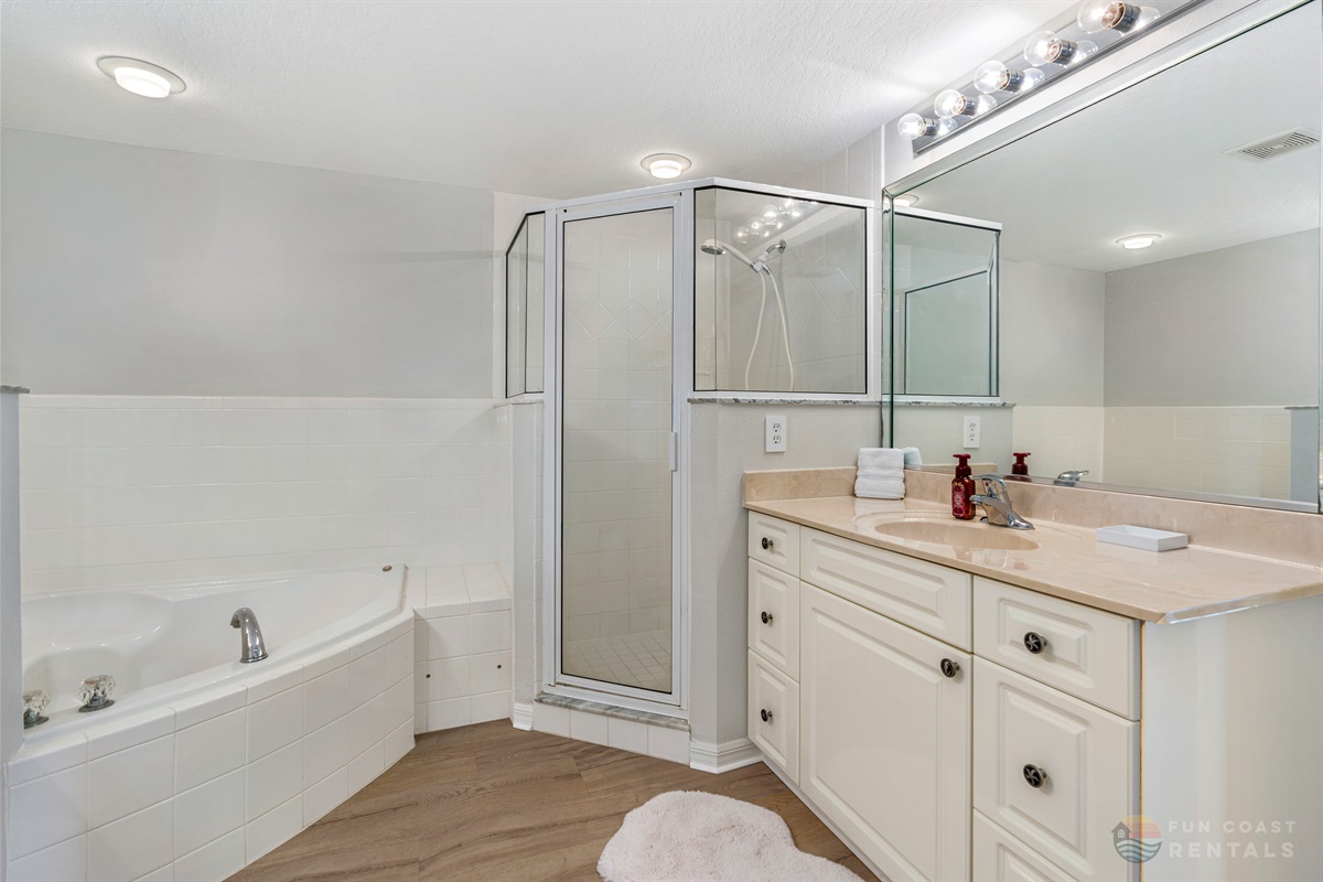 Ensuite Master Bathroom with Jetted Tub