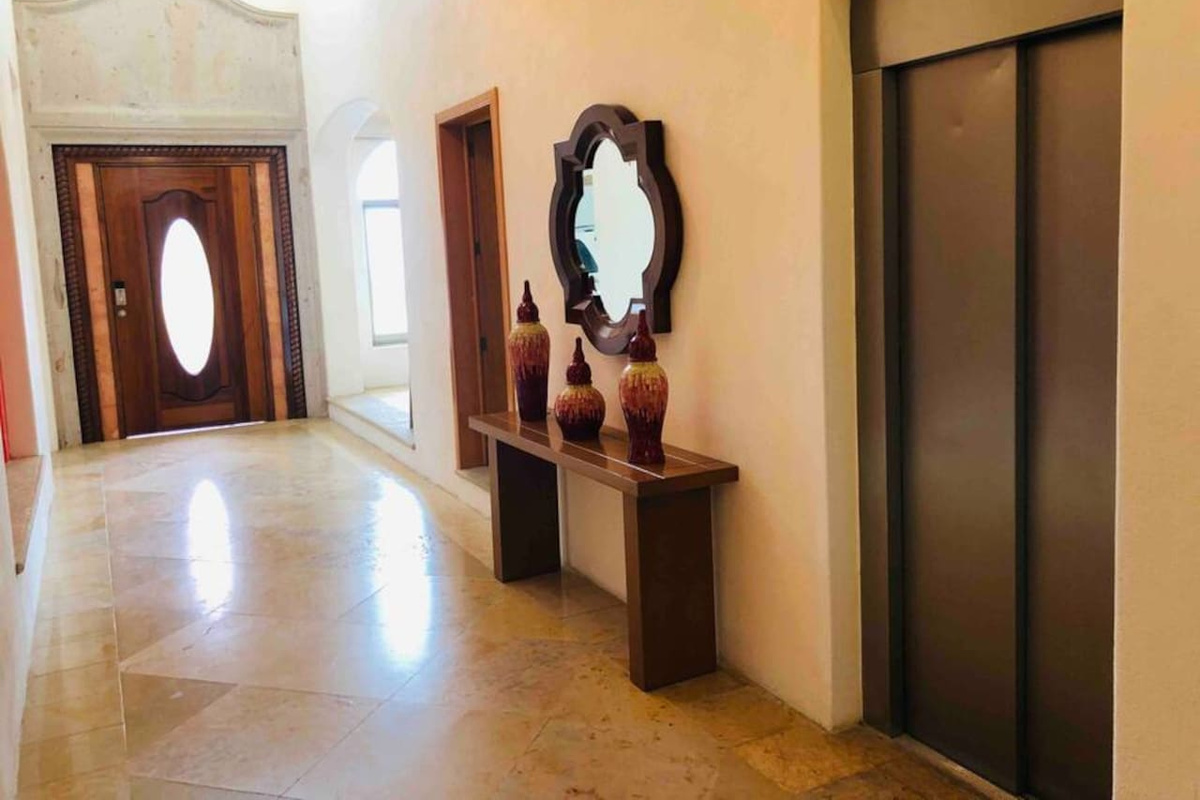 Entrance hallway and elevator 