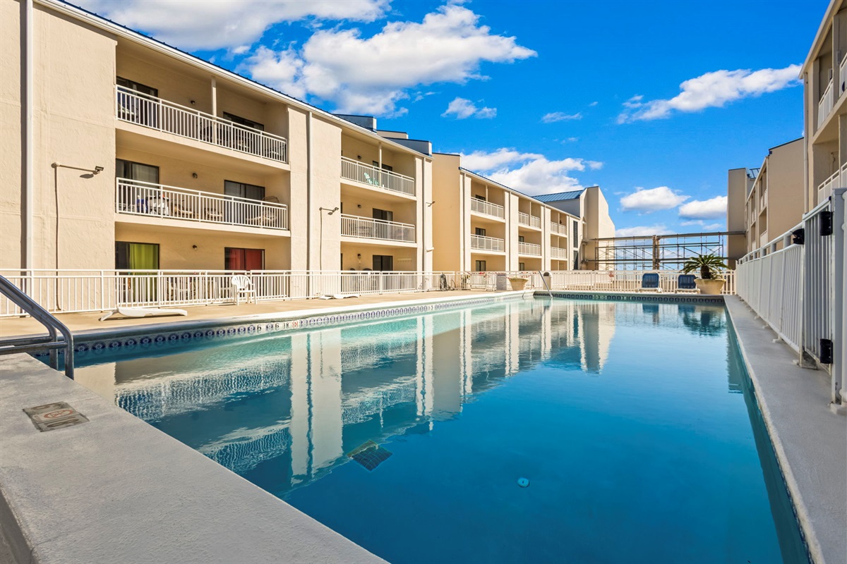 1st floor pool