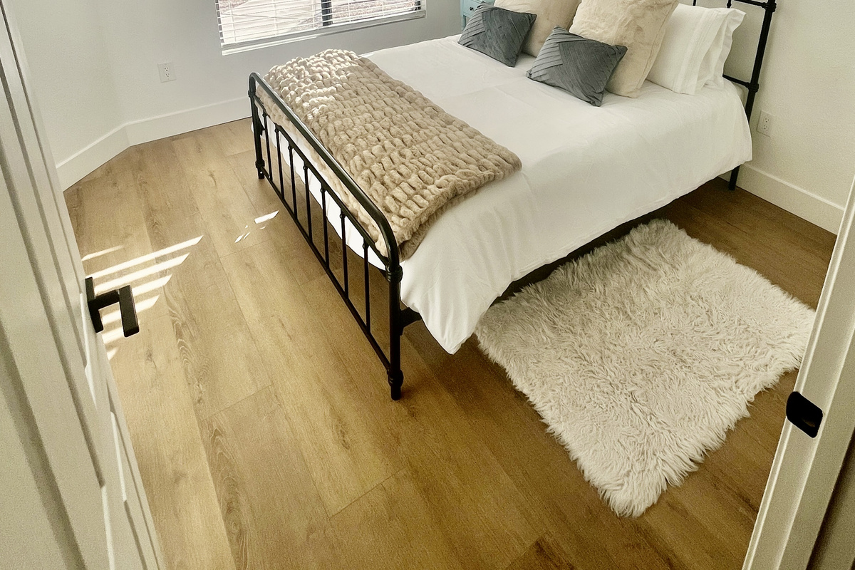 Queen bed in guest room