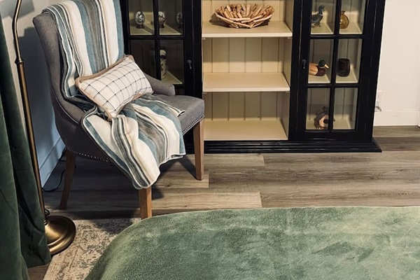 A queen bedroom with a TV for cozy movie nights, surrounded by subtle nature-inspired details that make the space warm and inviting.