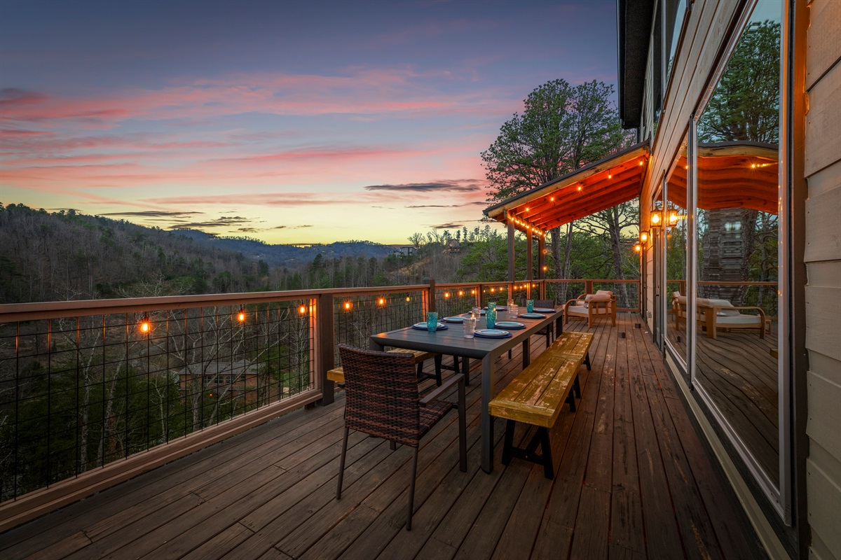 Slow mornings and sunset dinners out here quickly become a favorite. Enjoy a meal, finish your cup of coffee, and take in the panoramic mountain views as a peaceful sense of calm settles in.