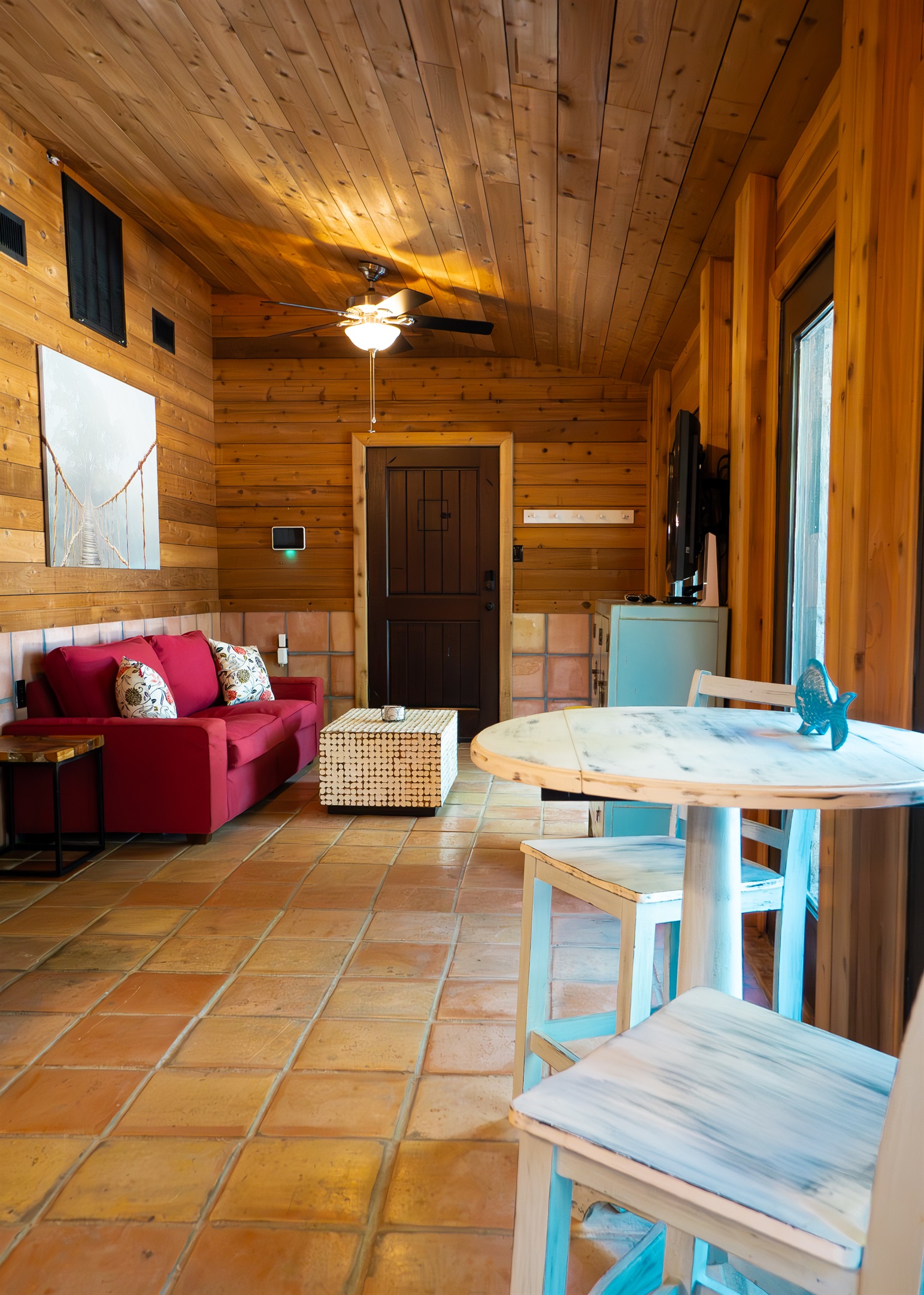 Extra seating area.. perfect spot for coffee!