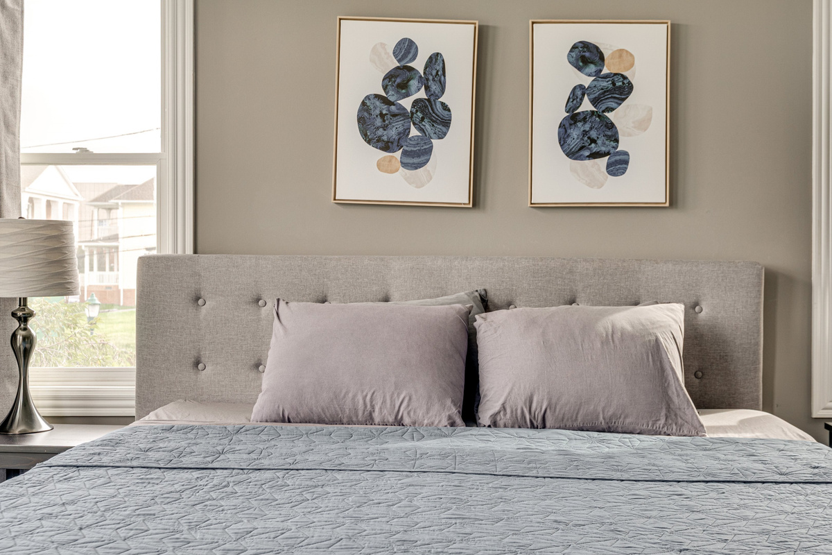 All beds have 4 pillows with varying fluffiness - great no matter your preference!
