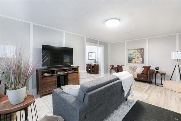 South Bend Serenity: Mid-Century 3BR 5min to ND, photo 2