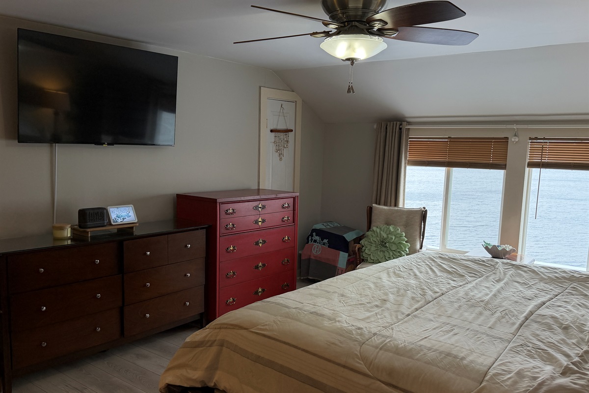 2nd floor King with lake views and ensuite