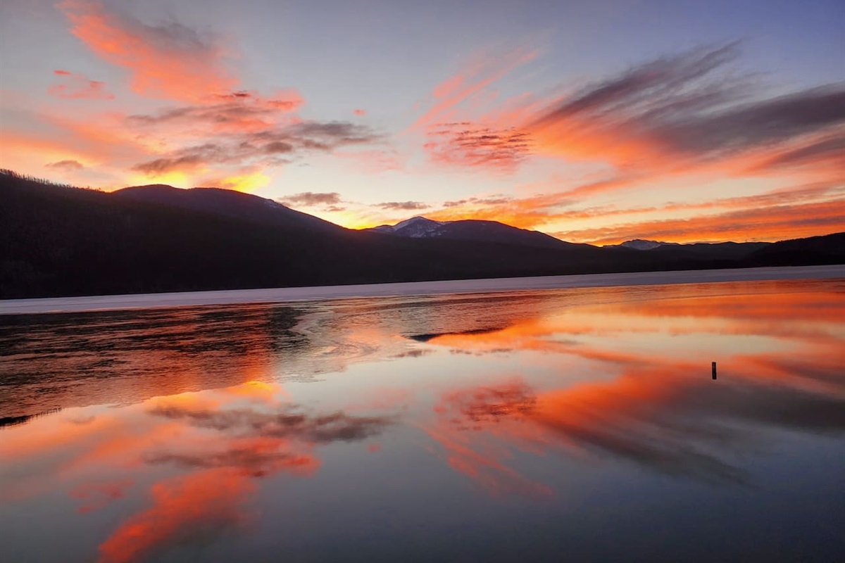 Come watch the lake freeze in November and 
 early December!