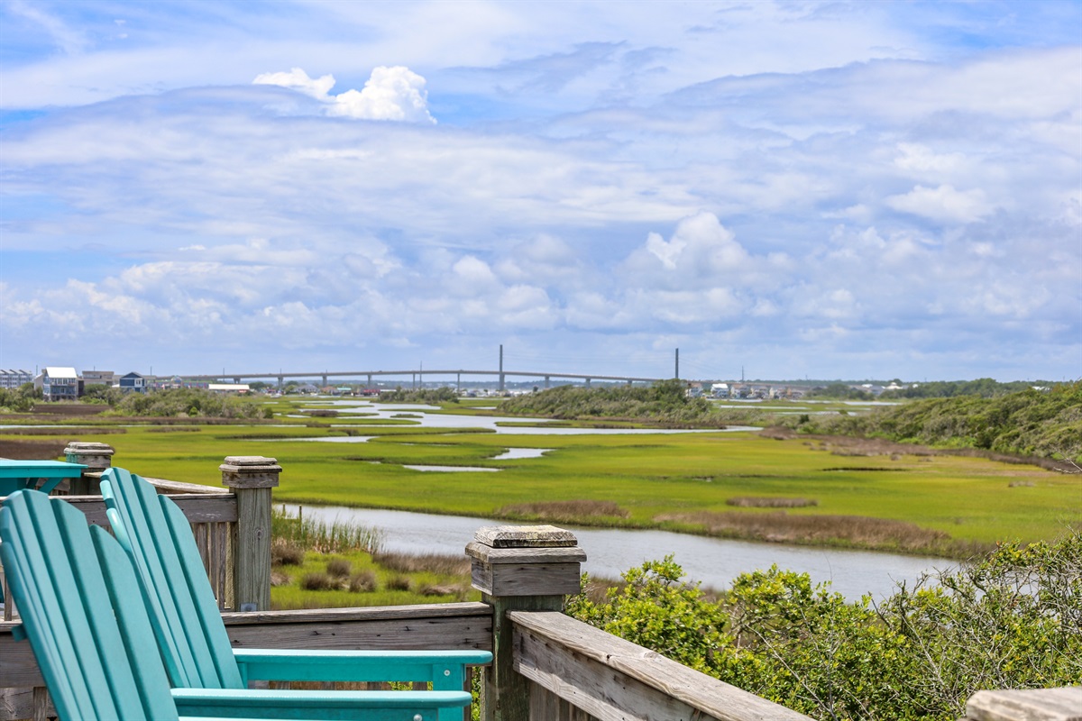 Dreaming of turquoise skies and a breezy escape? This is just what you need