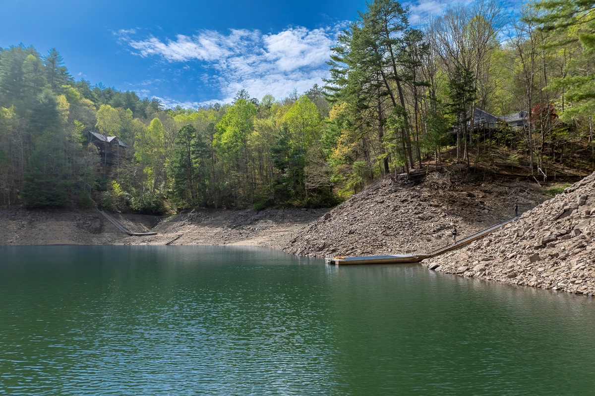Lakefront Retreat: Enjoy stunning views and serene waters just steps from your doorstep!