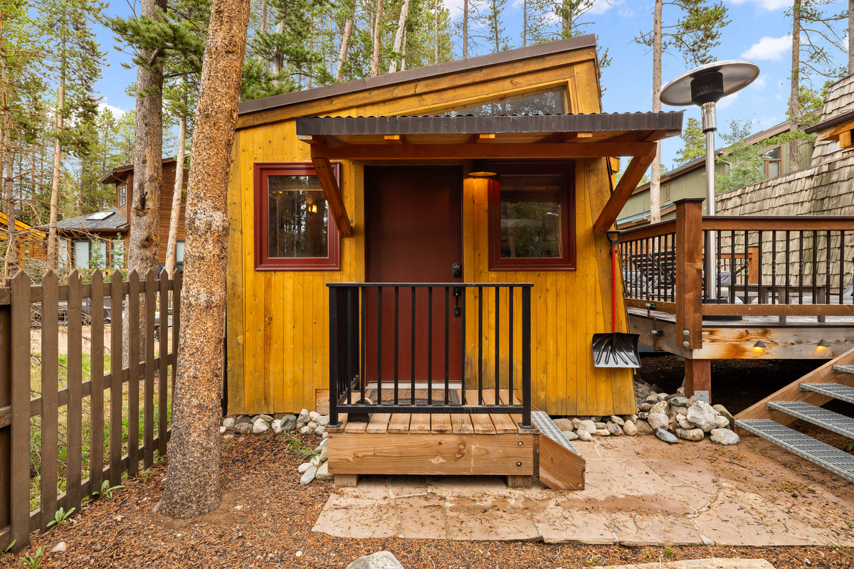 Backyard bungalow with covered entrance, just steps from main house