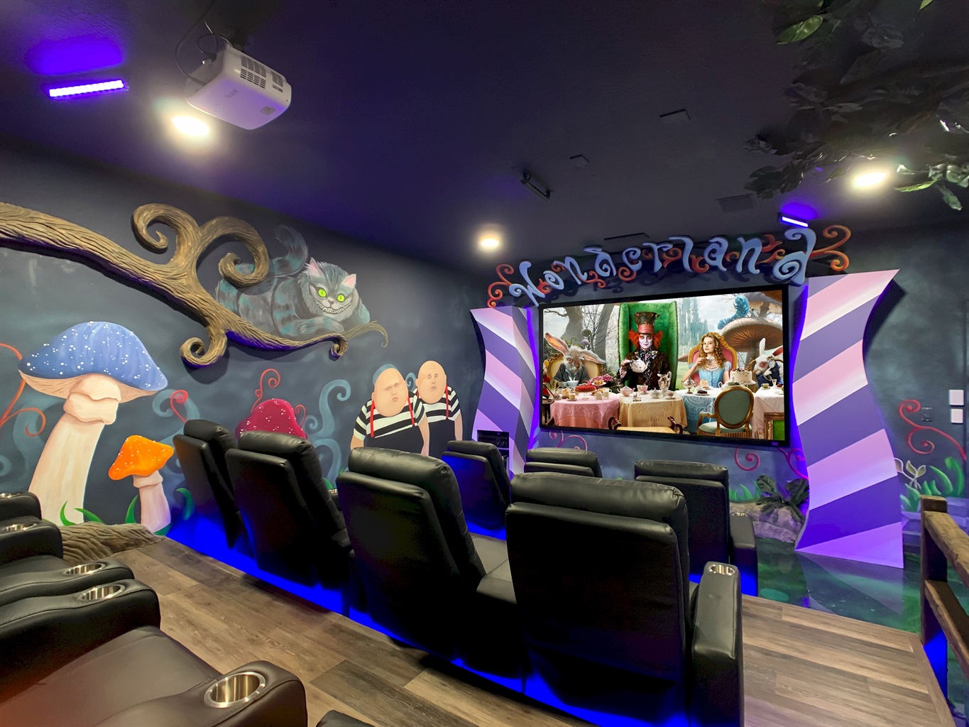 Wonderland Movie Theater-Watch Movies And Play XBox And PS5