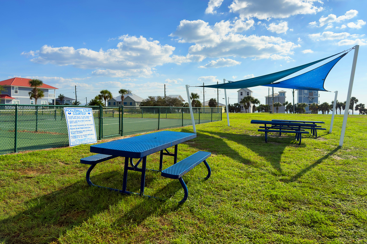 Picnics and pickleball 1 block away.