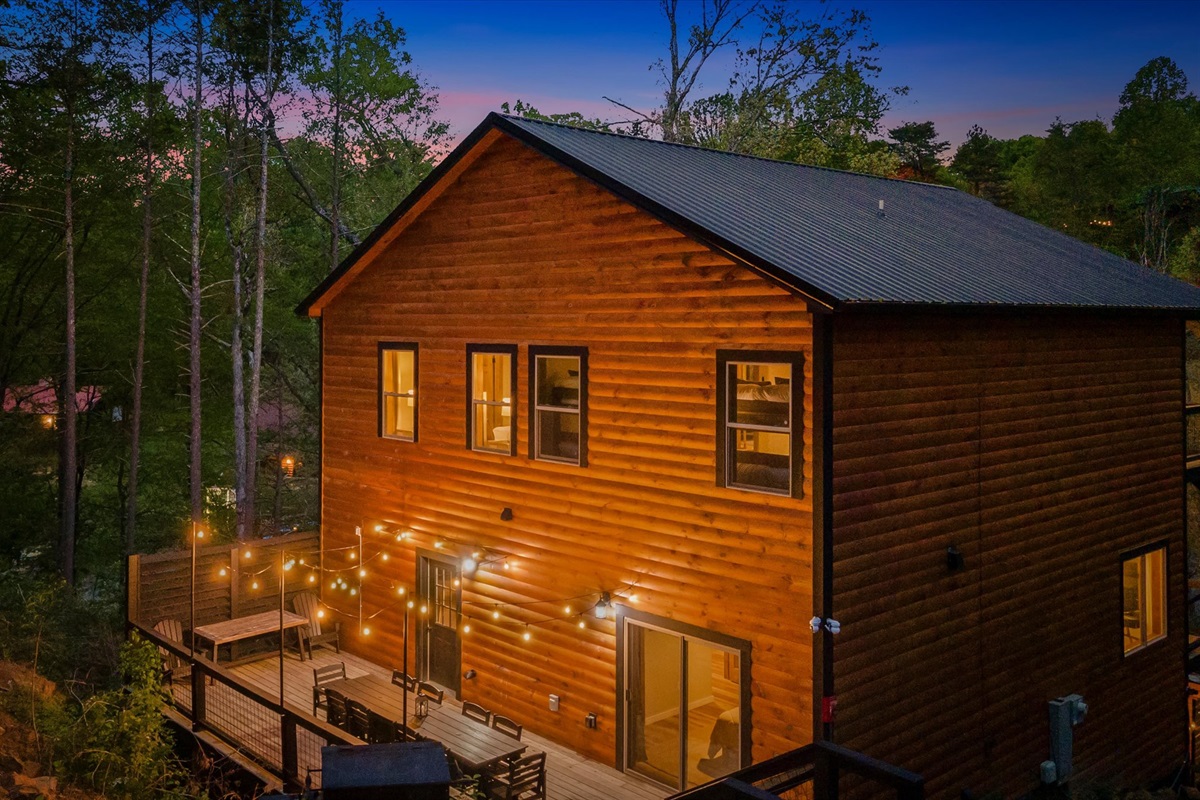 Twinkle lights and starlit skies—the perfect backdrop for a midnight dip or a glass of wine on the deck.