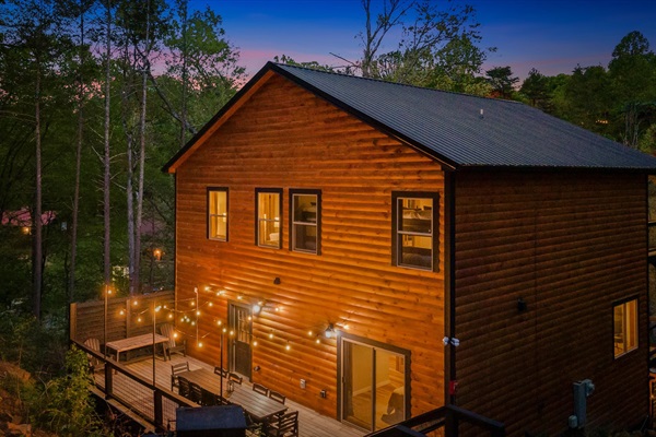 Twinkle lights and starlit skies—the perfect backdrop for a midnight dip or a glass of wine on the deck.