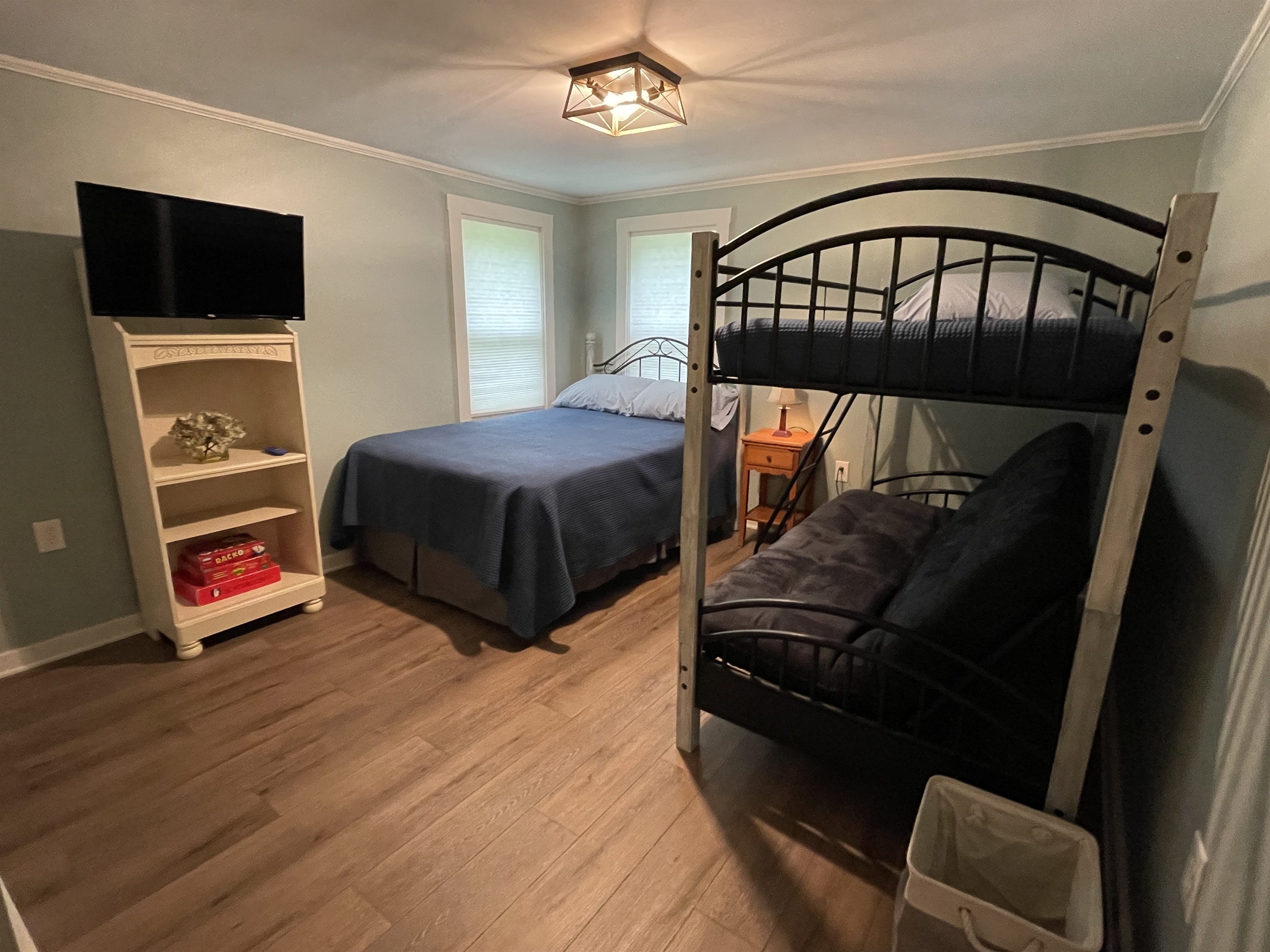 1st Floor Kids Room - 1 Double,1 Twin w/ ROKU TV