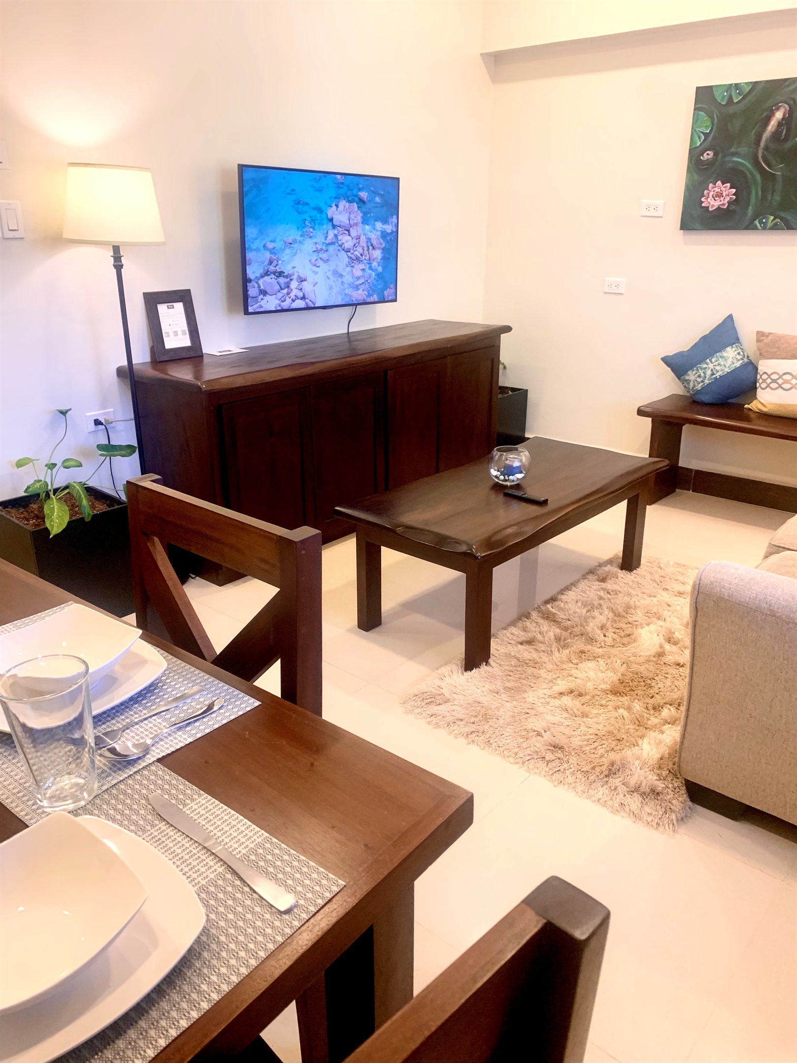 DINING / LIVING AREA