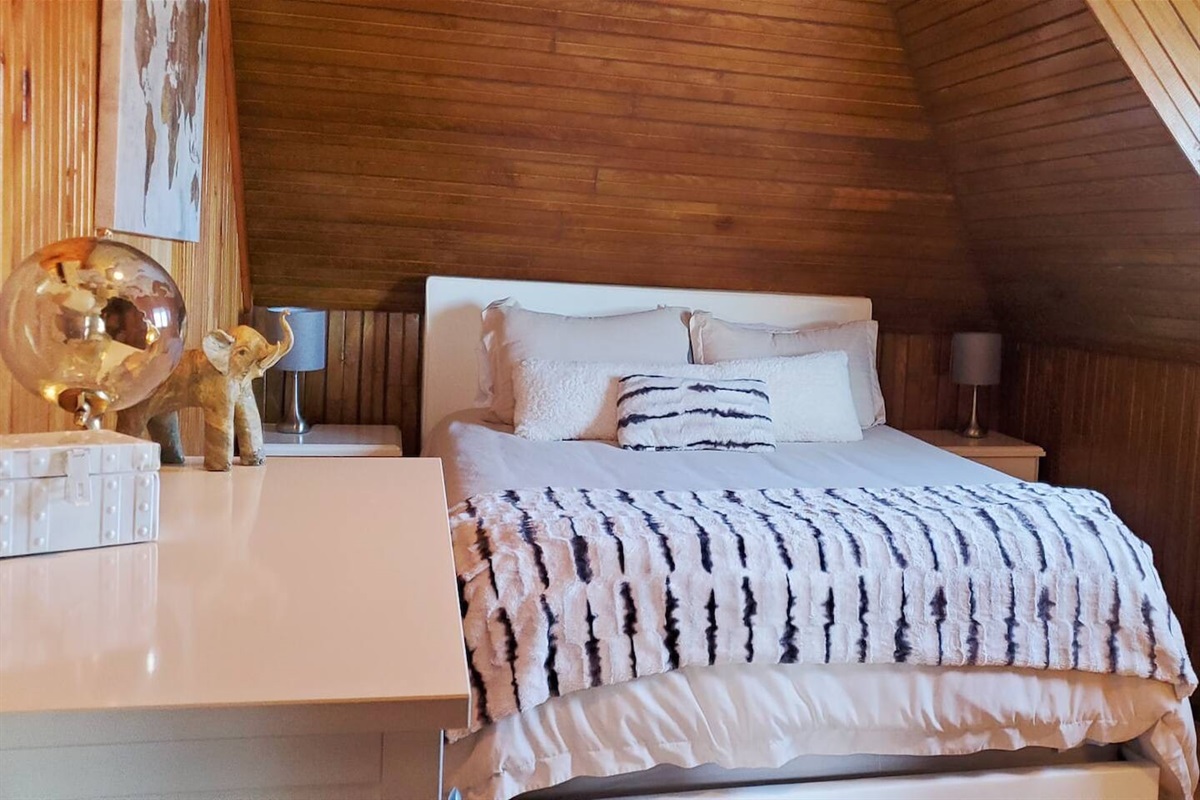 Chambre avec lit Queen - Bedroom 2 with Queen bed