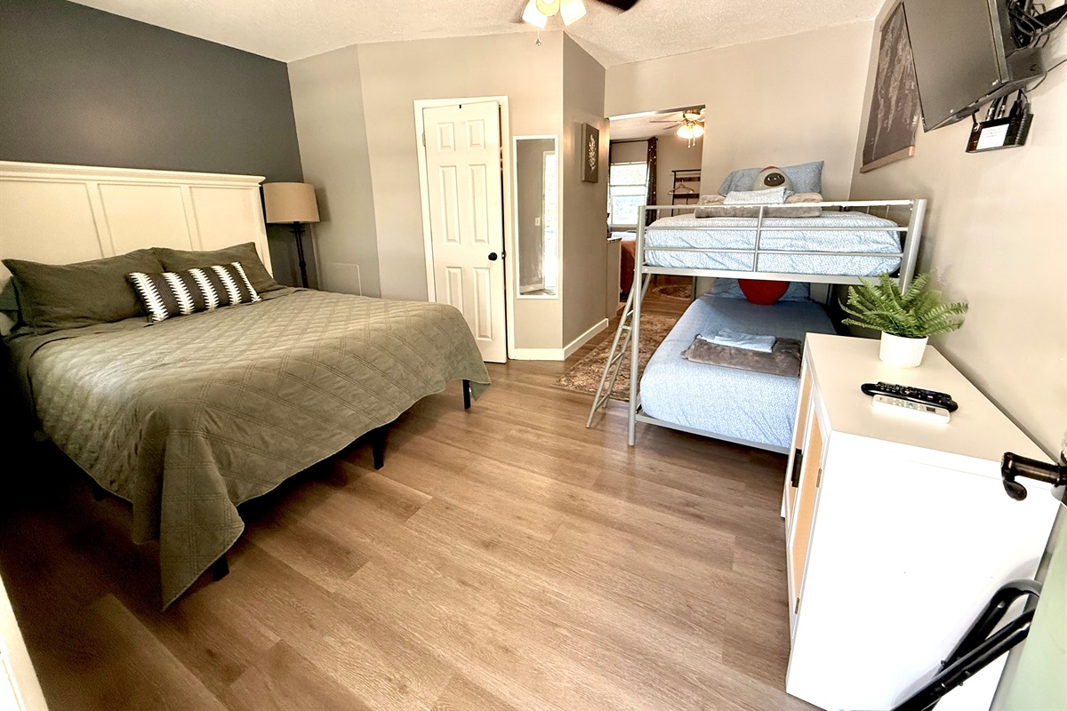 Queen bed and twin bunks